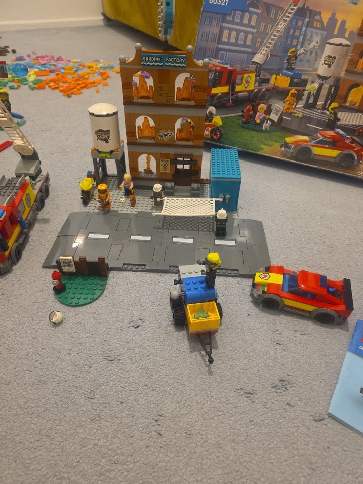 LEGO 60321 City Yangın İstasyonu Seti - Görsel 2