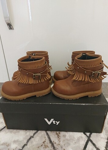 Flo dan 23 numara kiz cocuk bot  - Görsel 9