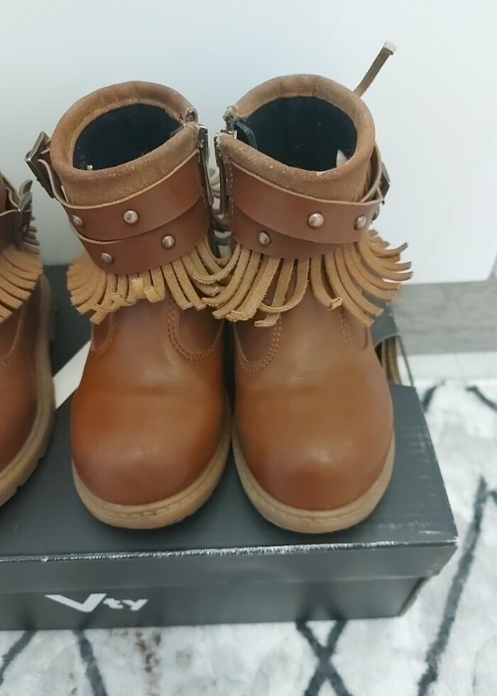 Flo dan 23 numara kiz cocuk bot  - Görsel 3