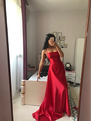 s Beden Kırmızı saten elbise