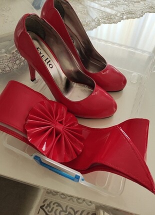 Kırmızı stiletto rugan