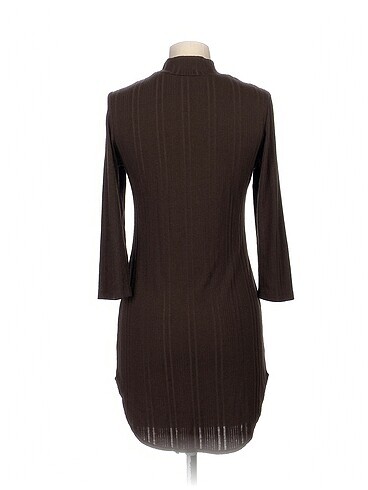 m Beden PreLoved Kısa Elbise %70 İndirimli.