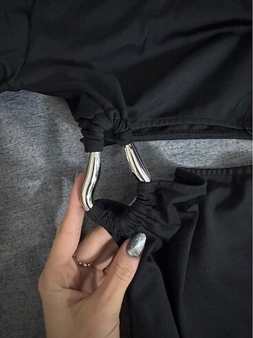 xs Beden Bershka yırtmaçlı toka detaylı elbise