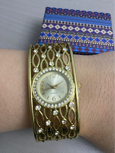 Avon saat