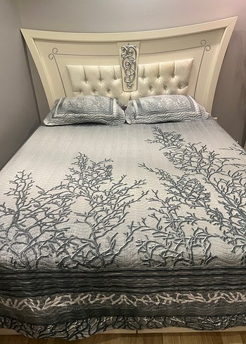 Gri Nakışlı Yatak Örtüsü - Görsel 2