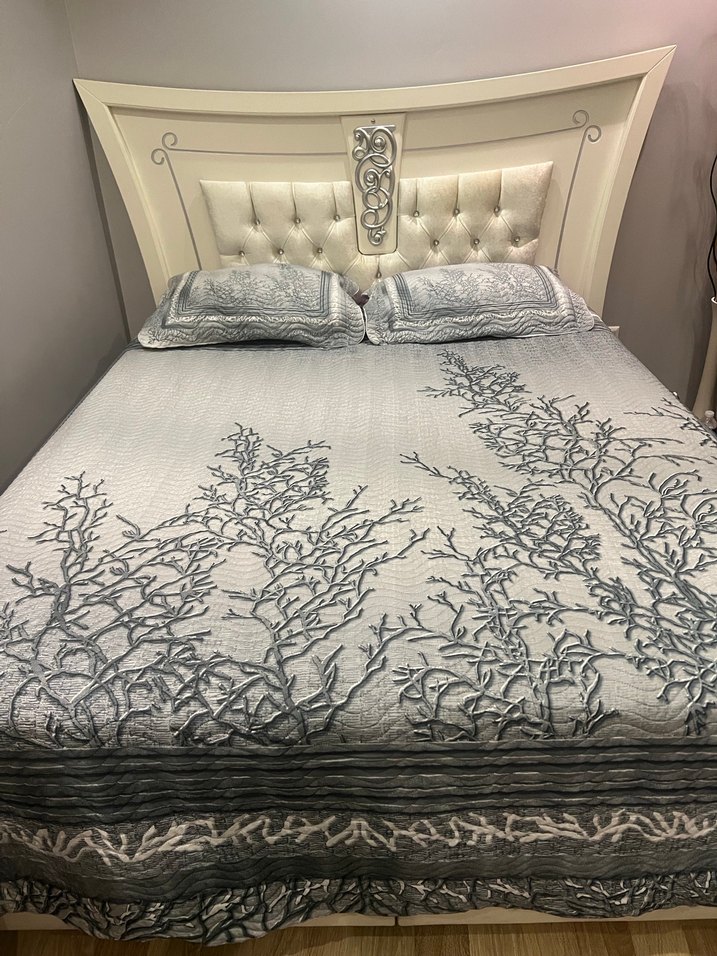 Gri Nakışlı Yatak Örtüsü - Görsel 2