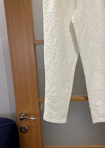 Nakışlı Beyaz Kadın Mini Kumaş Şort - Görsel 2