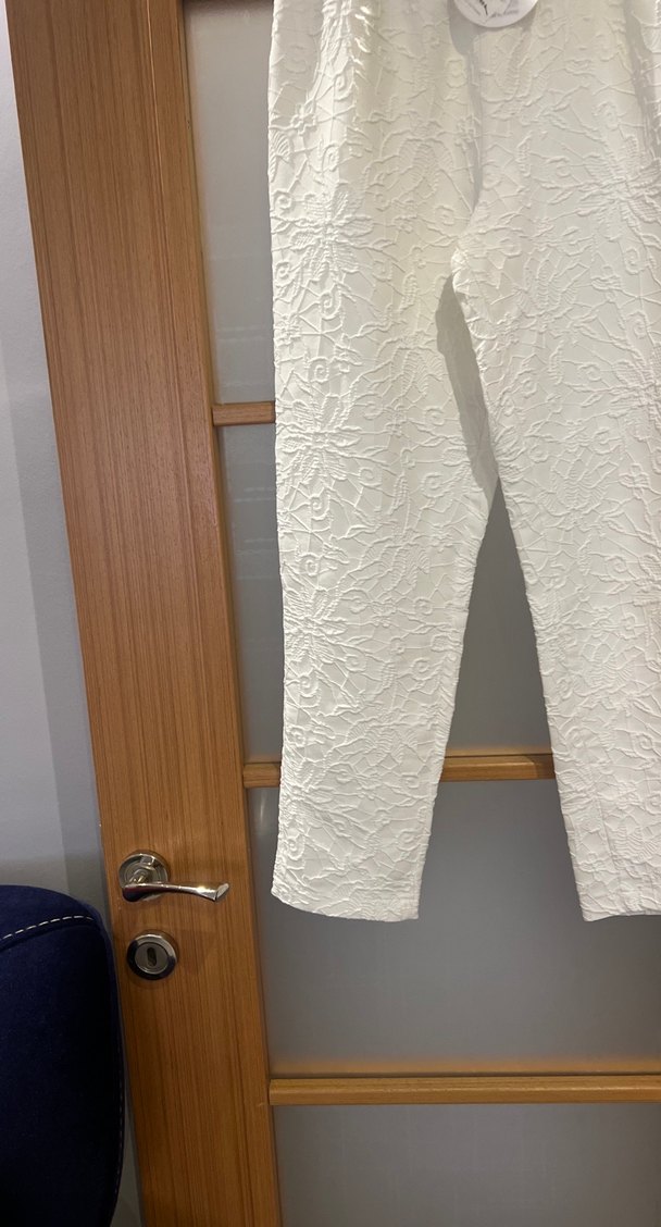 Nakışlı Beyaz Kadın Mini Kumaş Şort - Görsel 2