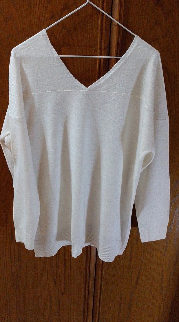 Beyaz V Yaka Kadın Pamuklu Kazak - Görsel 4