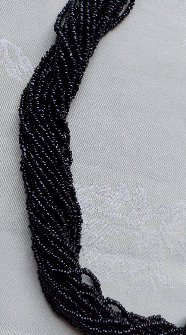 Uzun Siyah Boncuklu Gotik Kolye - Görsel 3