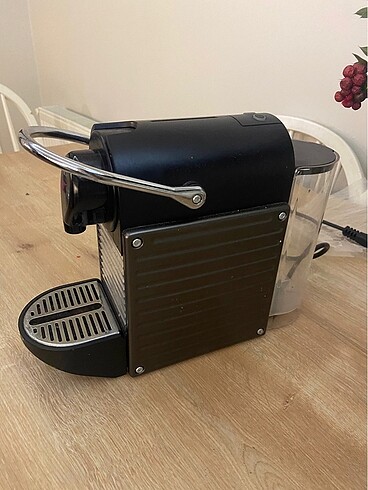  Beden Nespresso C61 pixie Titan kahve makinası