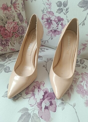 Ten rengi stiletto