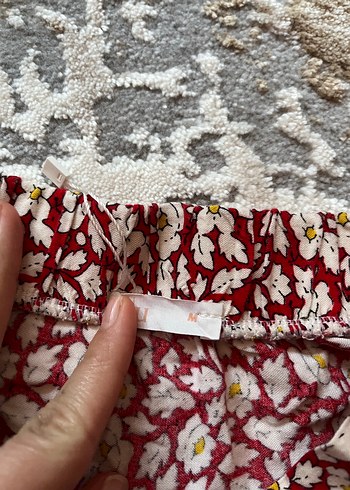Diğer Kırmızı Çiçek Desenli Fırfırlı Mini Şort Etek
