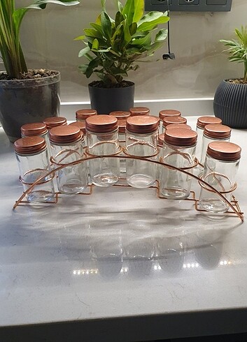Baharatlık 6'li Seti.Bronz renk metal kapak.(4 set mevcut)