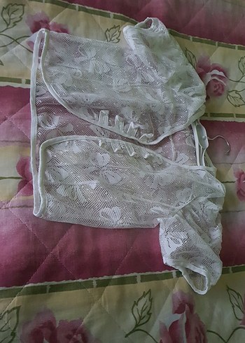 Beyaz Nakışlı Kız Çocuk Bolero - Görsel 3