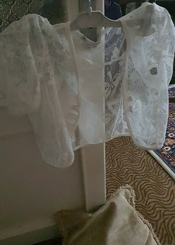 Beyaz Nakışlı Kız Çocuk Bolero - Görsel 2