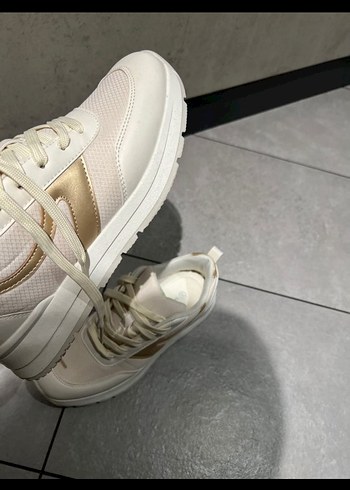 Beyaz Bağcıklı Kadın Spor Ayakkabı - Görsel 3