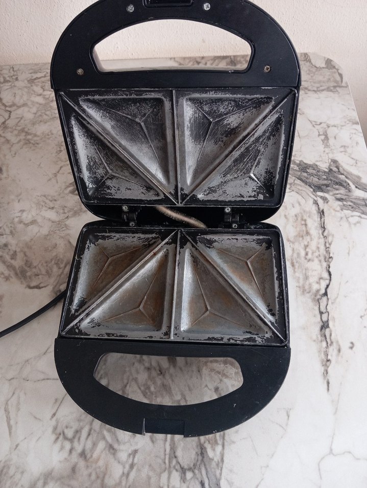 Siyah Sandviç ve Tost Makinesi - Görsel 3