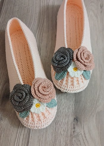 Zara Çiçek Desenli Örgü Kadın Babet