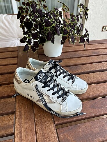 Golden Goose Deluxe Golden Goose 37