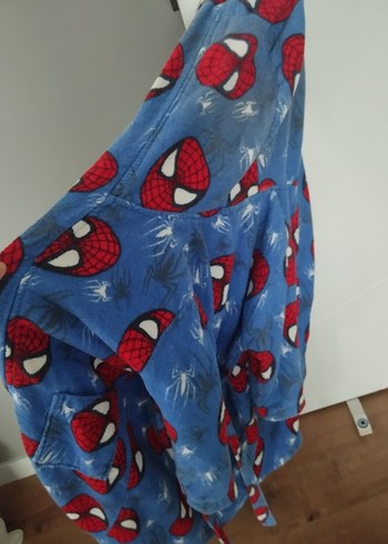  Erkek Çocuk Renkli Batik Desenli Bornoz
