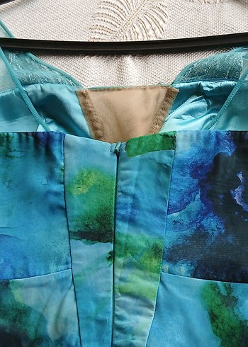 Boncuk İşlemeli Turkuaz V Yakalı Uzun Abiye - Görsel 2