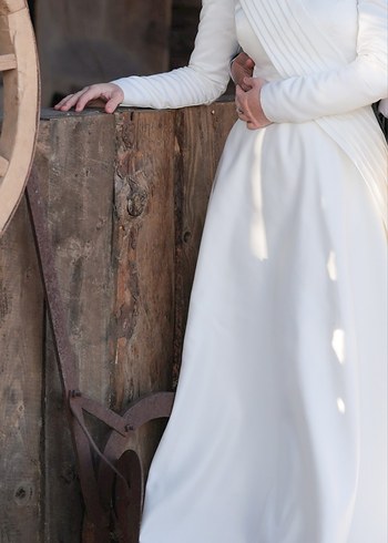 Uzun Kollu Yüksek Yakalı Beyaz Nikah Elbisesi