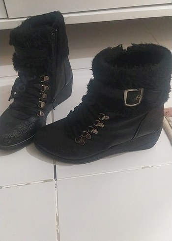 Siyah Süet Tüylü Kadın Dolgu Topuk Bot - Görsel 2