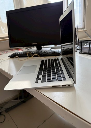 Gri Apple MacBook Air 13.3 inç 8/128 dizüstü bilgisayar - Görsel 4