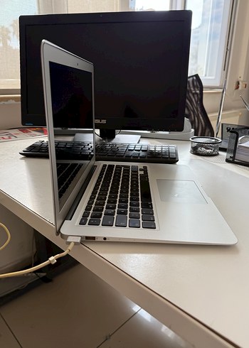 Gri Apple MacBook Air 13.3 inç 8/128 dizüstü bilgisayar - Görsel 3