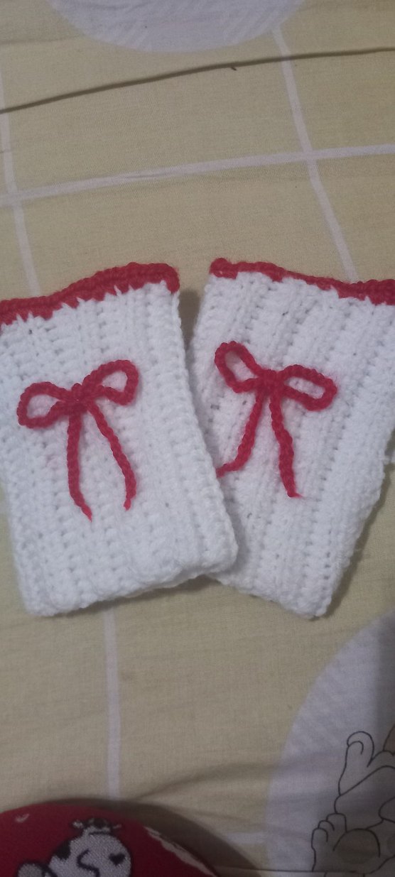 Kırmızı Detaylı Beyaz Örgü Kadın Eldiveni - Görsel 2