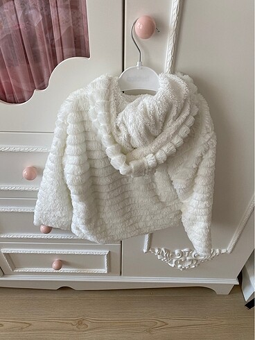 24-36 Ay Beden beyaz Renk Etiketli peluş mont