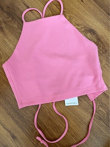 Stradivarius Sırtı Açık Crop