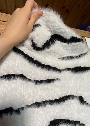 s Beden Kadın Beyaz Siyah Zebra Desenli Uzun Kollu Kazak