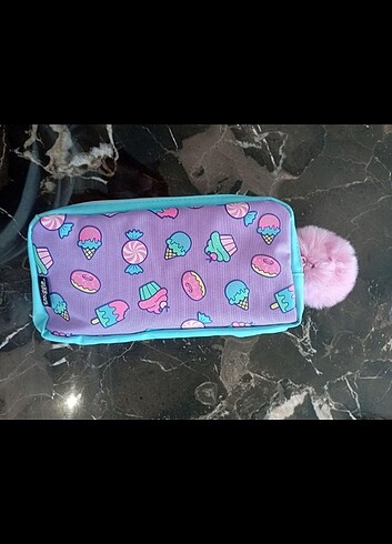  Beden Smiggle Kalemlik-Yeni ve etiketli