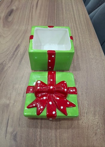 Kırmızı Kurdeleli Yeşil Seramik Hediye Kutusu - Görsel 5