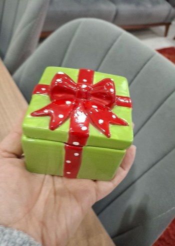 Kırmızı Kurdeleli Yeşil Seramik Hediye Kutusu - Görsel 3