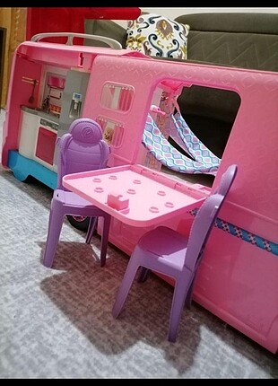  Barbie karavanı 