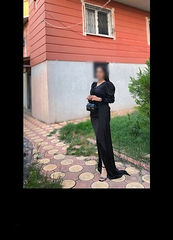 Siyah Saten Yırtmaçlı Abiye