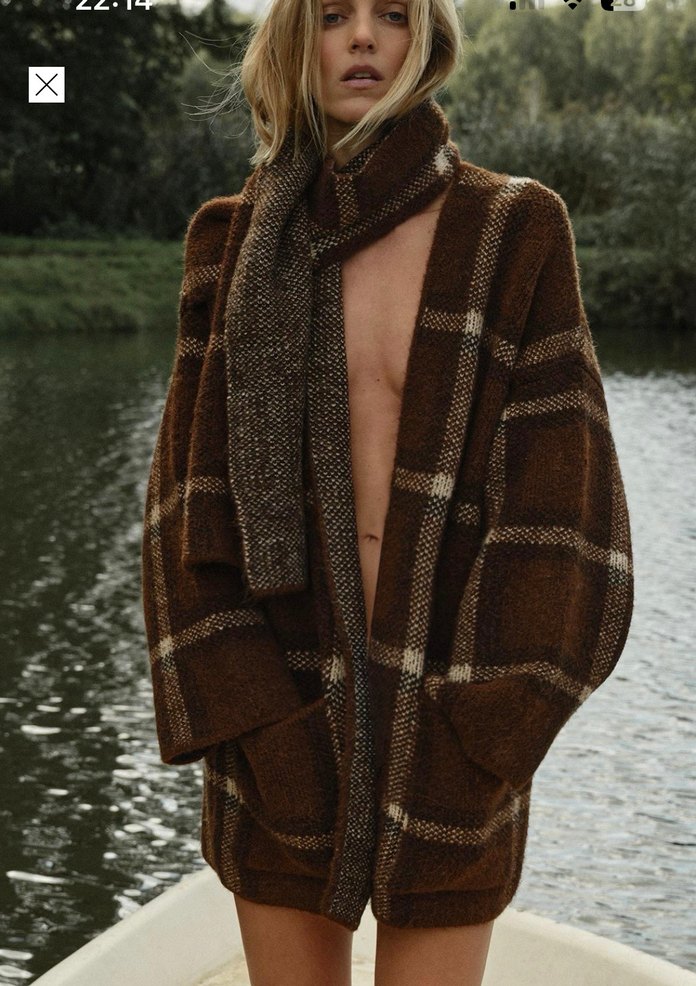 Zara Kareli Atkılı Kısa Örgü Kaban - Görsel 2