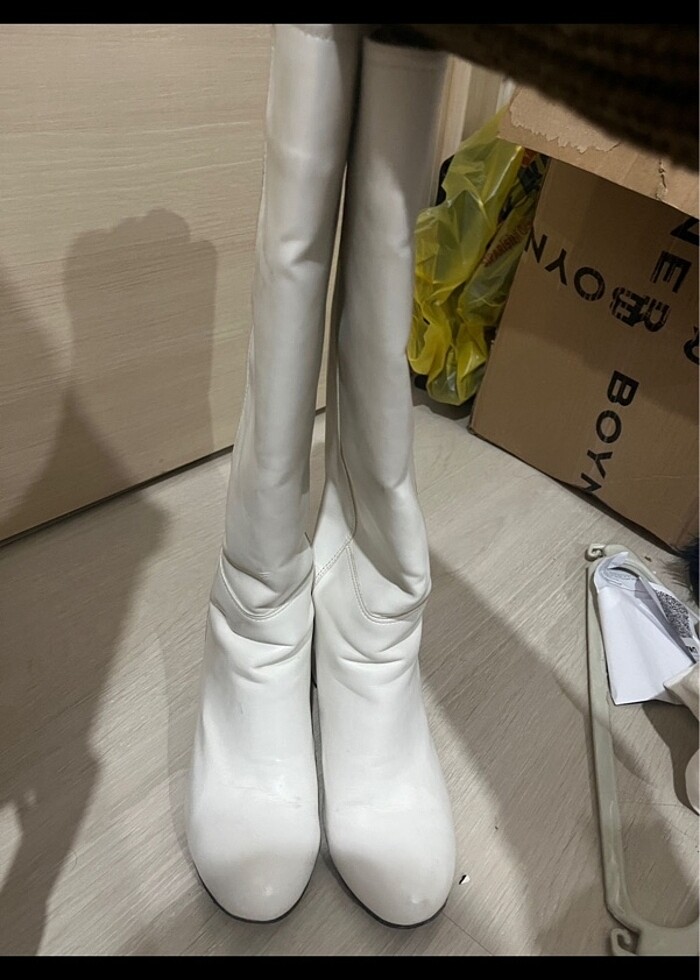 Beyaz Çizme - Görsel 2