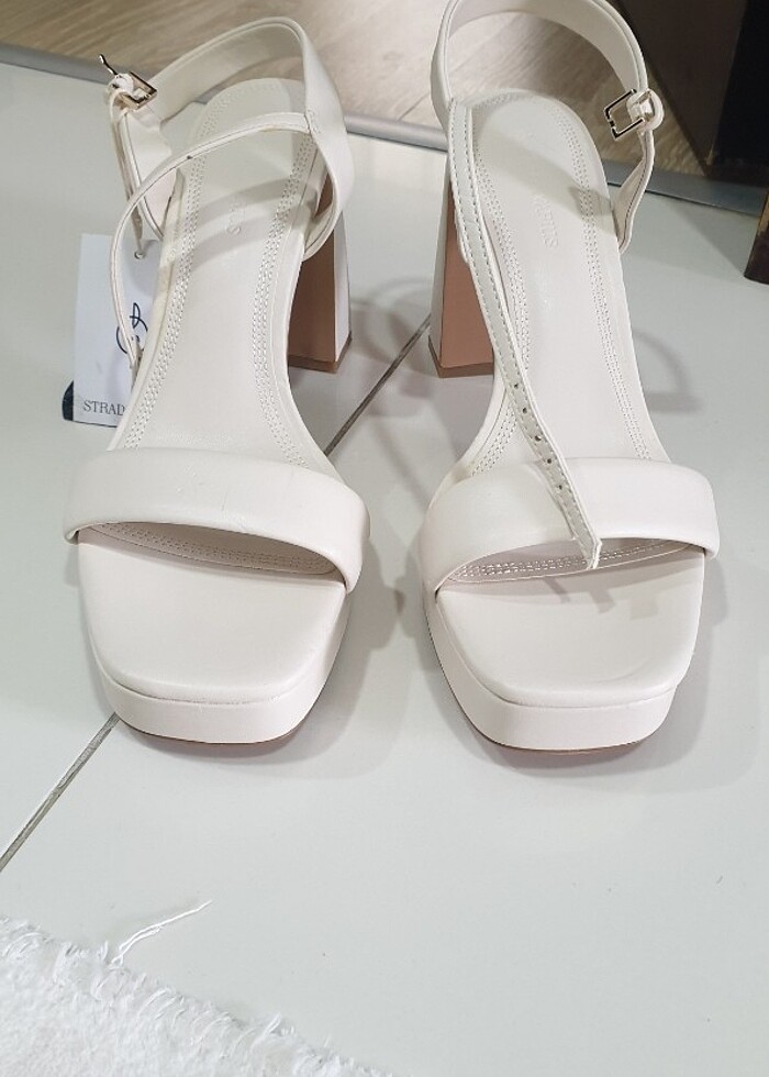 STRADİVARİUS TOPUKLU AYAKKABI - Görsel 3