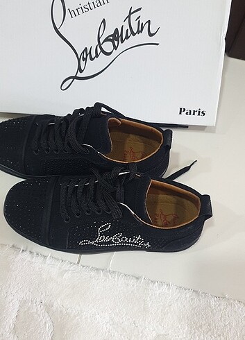 CHRISTIAN LOUBOUTIN ithal üründür