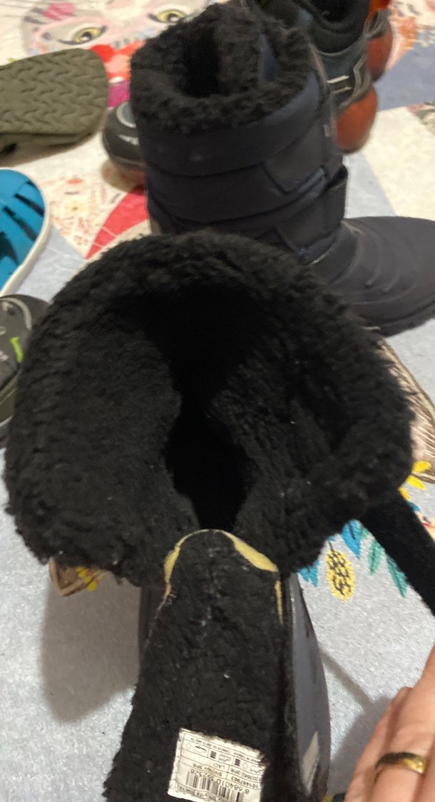 Siyah Erkek Çocuk Kaymaz Bot - Görsel 3