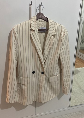 s Beden Bershka Çizgili Beyaz Kadın Blazer Ceket