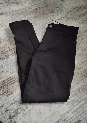 Düğmeli Siyah Midi Kot Pantolon