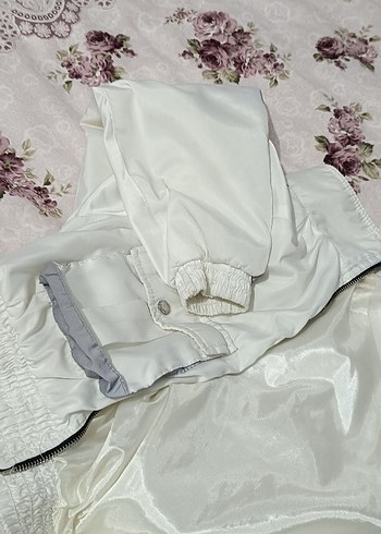 Kadın Beyaz Kapüşonlu Mini Ceket - Görsel 2