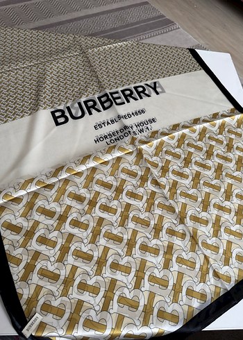 Burberry Desenli Kadın Eşarp