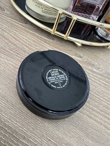  Beden Mac Cheeky Bronze