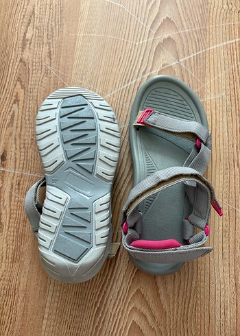 Pembe Detaylı Gri Kadın Dolgu Topuklu Sandalet - Görsel 3